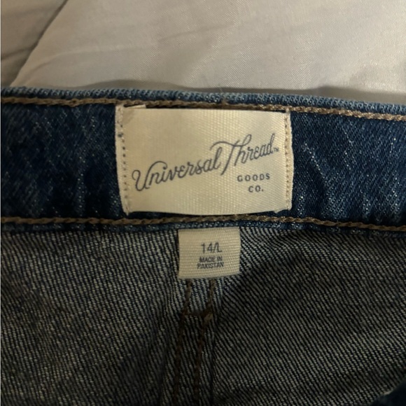 Universal Thread Women's Blue Jeans - Picture 3 of 3